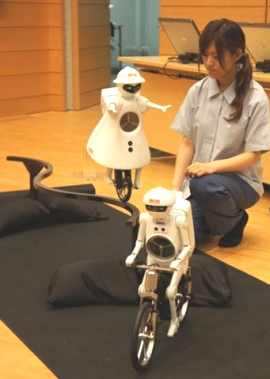 человекоподобный робот Murata Girl