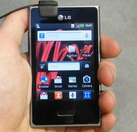 смартфон LG Optimus L3