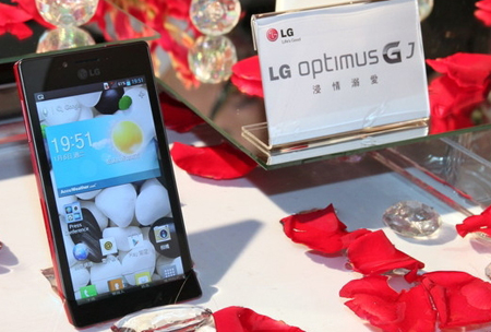 смартфон LG Optimus GJ