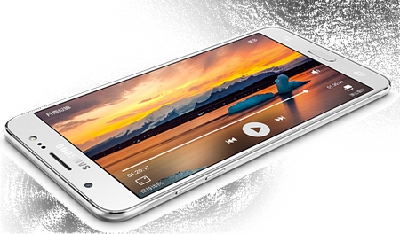 Смартфон Samsung Galaxy J7 (2016)