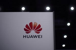Xiaomi, Oppo и Vivo спешат воспользоваться ослаблением Huawei на рынке смартфонов