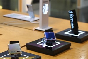 Samsung доминирует на мировом рынке смартфонов со складными дисплеями