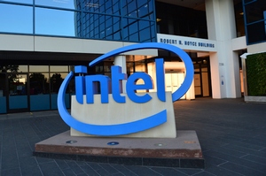 Аналитики повышают прогнозы по акциям Intel