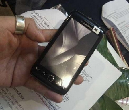 Смартфон BlackBerry Storm 3 Смартфон BlackBerry Storm 3