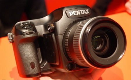 Цифровой зеркальный фотоаппарат Pentax 645D Цифровой зеркальный фотоаппарат Pentax 645D