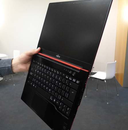 ультрабук Fujitsu Lifebook