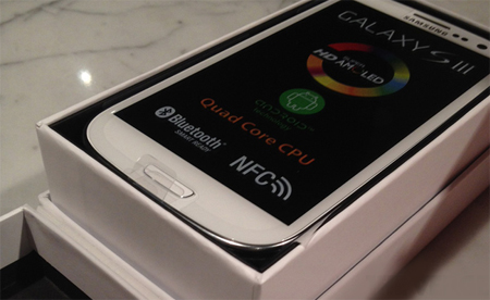 смартфон Samsung Galaxy S III смартфон Samsung Galaxy S III