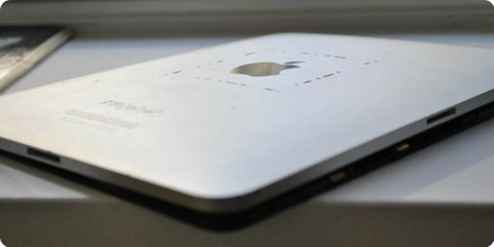 Прототип iPad с двумя 30-контактными док-разъемами Прототип iPad с двумя 30-контактными док-разъемами