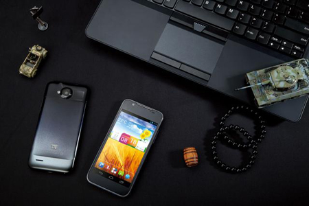 смартфон ZTE Grand Era U985 смартфон ZTE Grand Era U985