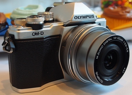 Беззеркальный фотоаппарат Olympus OM-D E-M10 Mark II