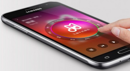 Смартфон Samsung Galaxy J3