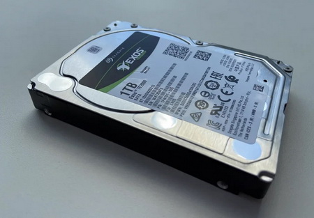 Накопитель Seagate Exos 7E2000