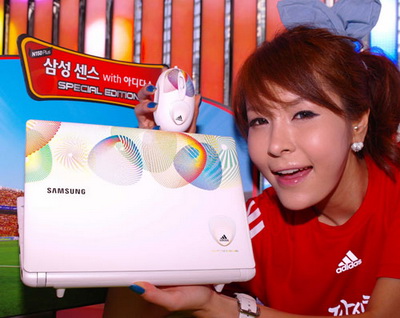 Нетбук Samsung N150 Adidas Edition