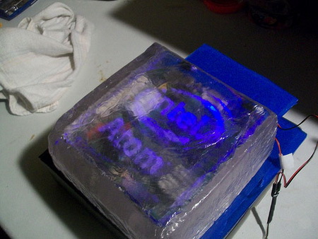 Intel Ice - компьютер в куске льда Intel Ice - компьютер в куске льда