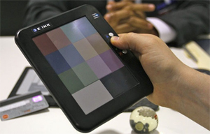Экран с электронными чернилами. E-Ink Triton. E-Ink дисплей. Цветной e-Ink. Цветные электронные чернила.